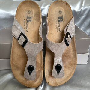 Brown's leather thong sandals size 35
